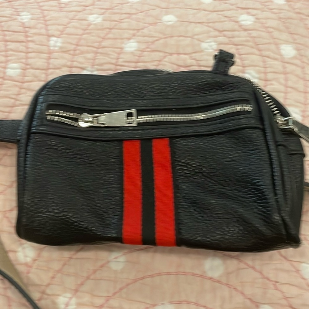 Cross wallet style Steve Madden